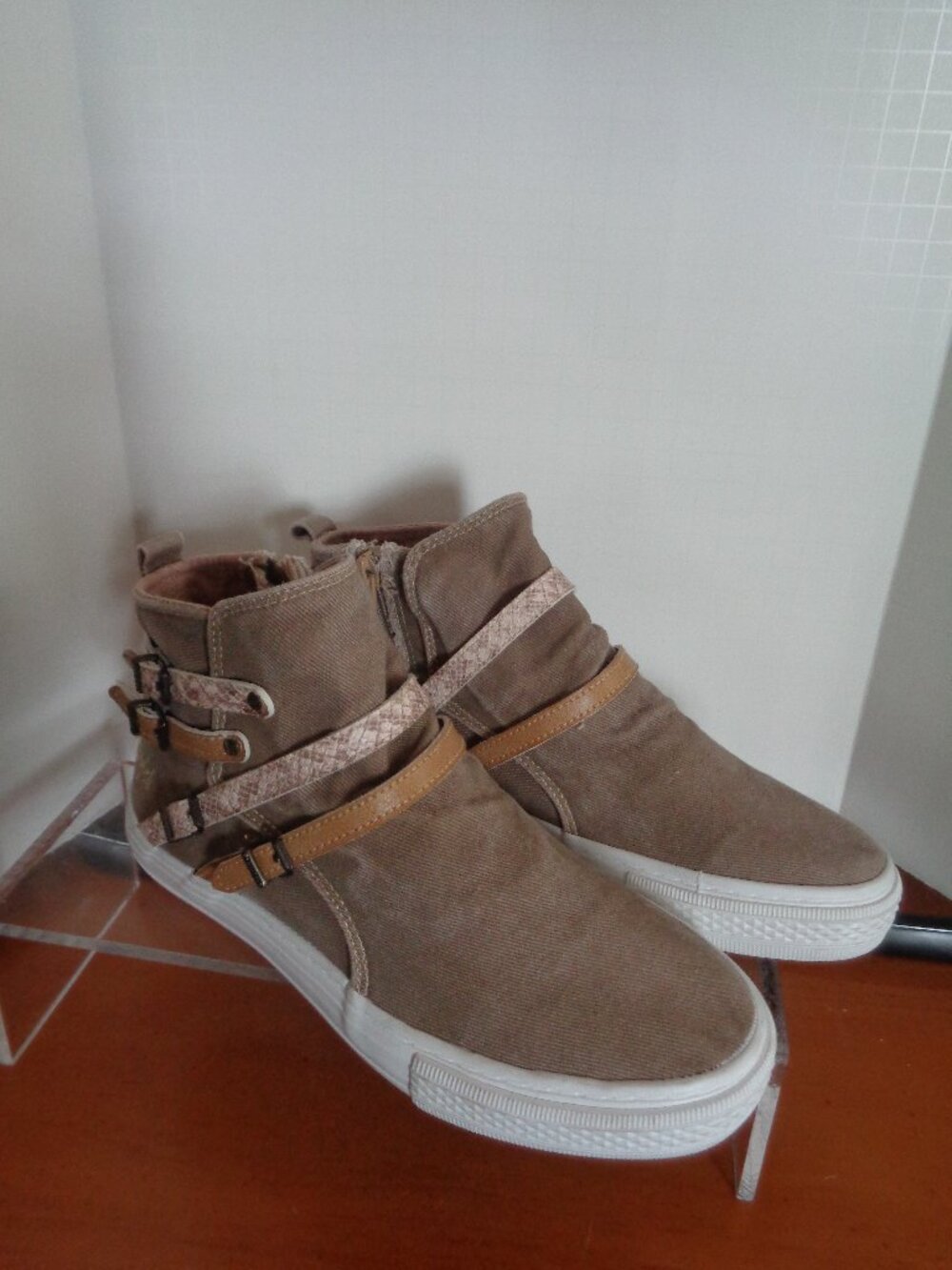 NEVER WORN BLOWFISH KYRA CANVAS BOOTS - SIZE 7 - WITHOUT BOX